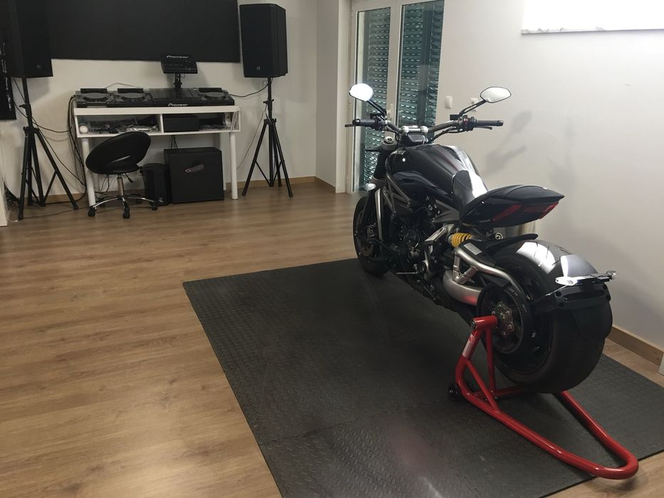 Ducati XDiavel S 1260cc (Nacional) - 7.690 km - Estado de Exposição (Guardada em Estúdio)