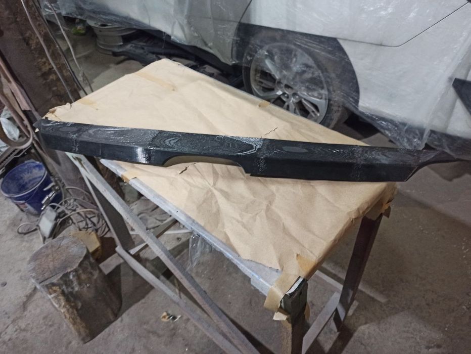 Центральний молдинг решетки радиатора Honda Clarity