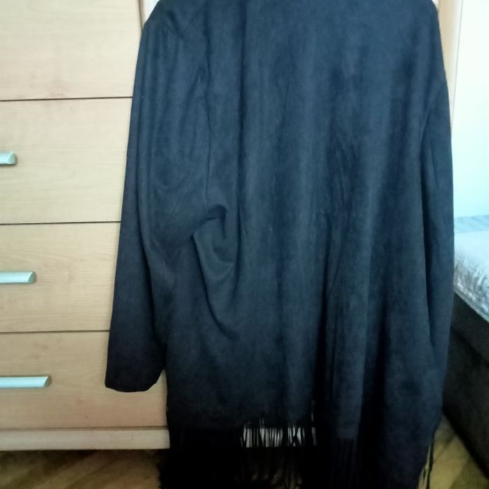 Kurtka damska duża z frędzlami, czarna Cellbes 56