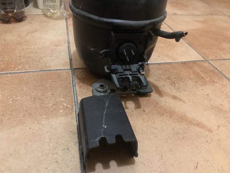 Компрессор от морозилки (части холодильника)