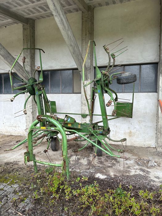 Mexedor de feno krone
