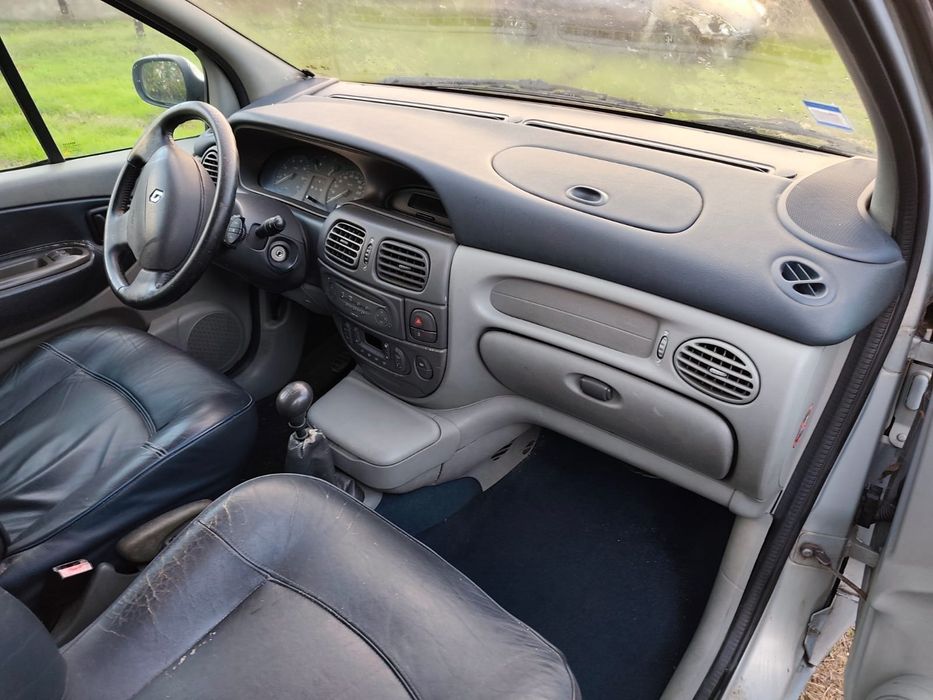 Renault Scenic 1.4 gasolina 2003 para peças todo o material disponível