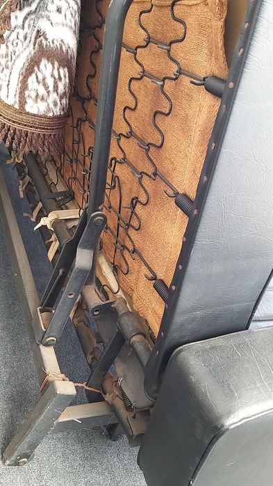 sofá preto em pele ,cabedal