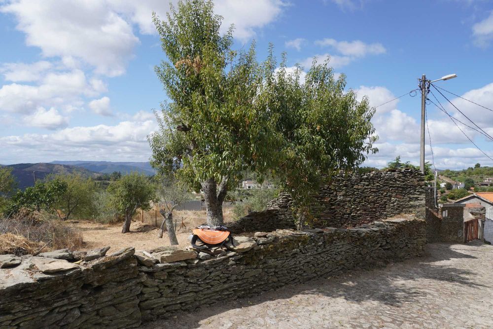 Terreno urbano entre o Tua e o Pinhão Cotas, Alijó, Vila Real Castedo