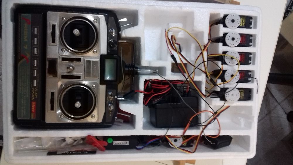 Radio control com vários servos64585127822977120