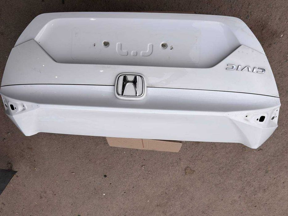 кришка багажника Honda Civic 2015—2021