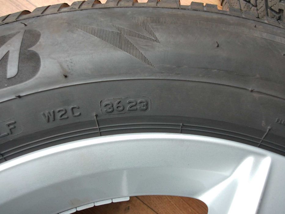 Bridgestone Blizzak LM005  215/65/17 103H z 2023r