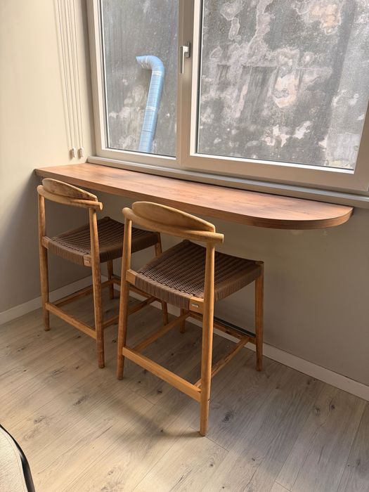 2x Kave Home Bar Stools – Natural Oak & Handwoven Rope  €380 for the pair