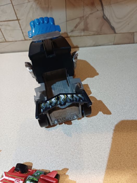 Samochód T-Racers + 3 auta