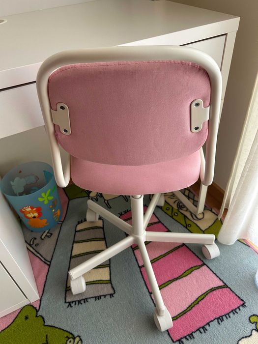 Cadeira ÖRFJÄLL (IKEA) branca e rosa