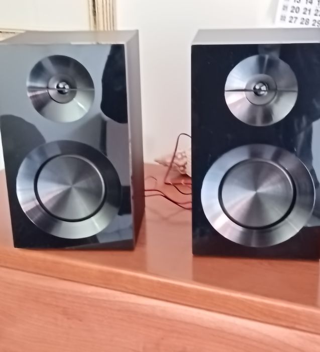 Vendo um par de colunas novas com qualidade de som , 100w,LG.