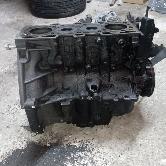 Блок циліндрів пеньок Renault Kangoo 1.5 dci k9k802 Рено Кенго