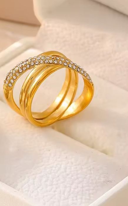 Anel em ouro cubano com brilhantes