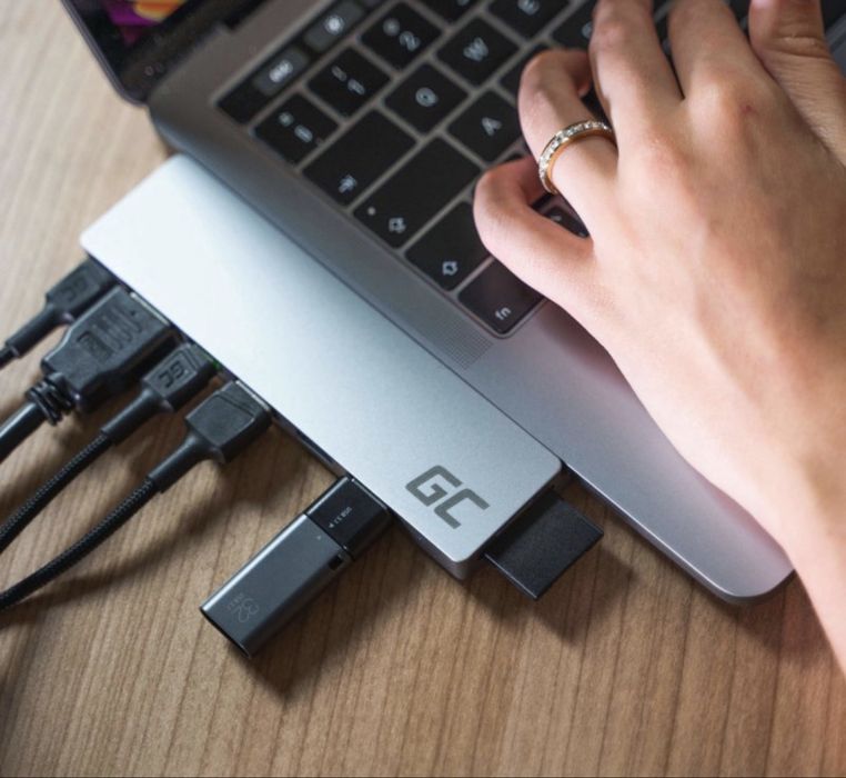 Apple MacBook Pro 13” 2020 | i5 | 8GB RAM | 512GB SSD | B. ZADBANY