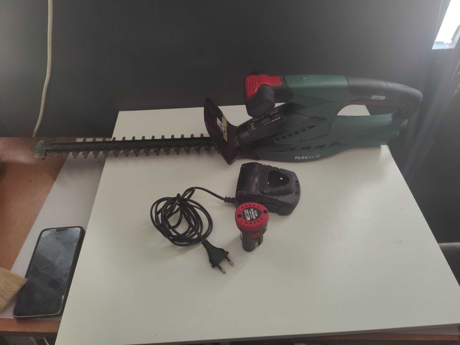 maquina cortar arbustos com bateria parkside