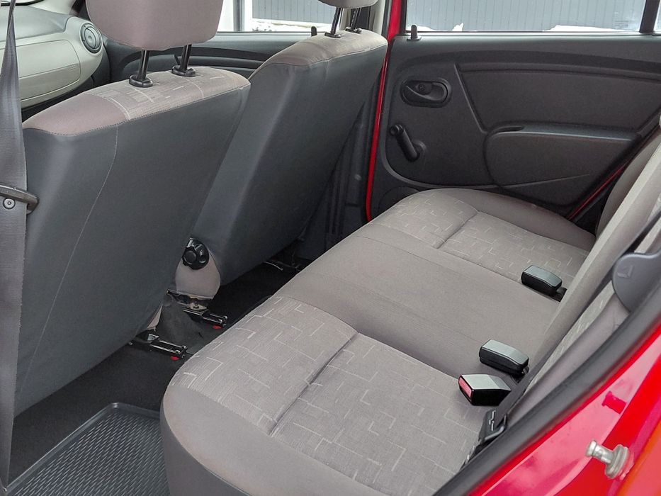 Продаєця Dacia Sandero 1.4 бензин 2009 рік