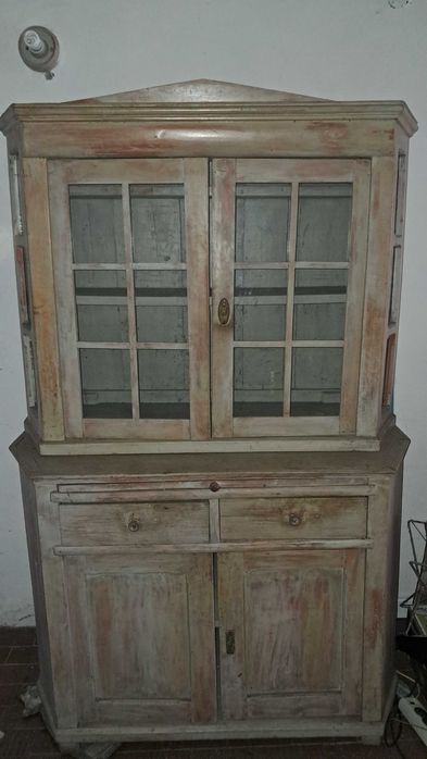 Kredens drewniany w stylu retro