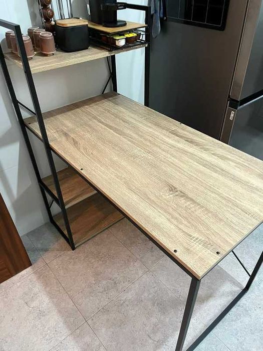 Mesa e secretária com prateleira