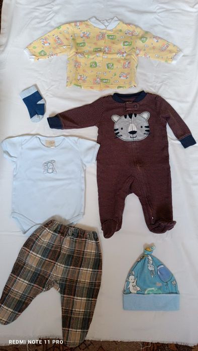 пакетом одежда для новорожденных. Детская одежда, Вещи.