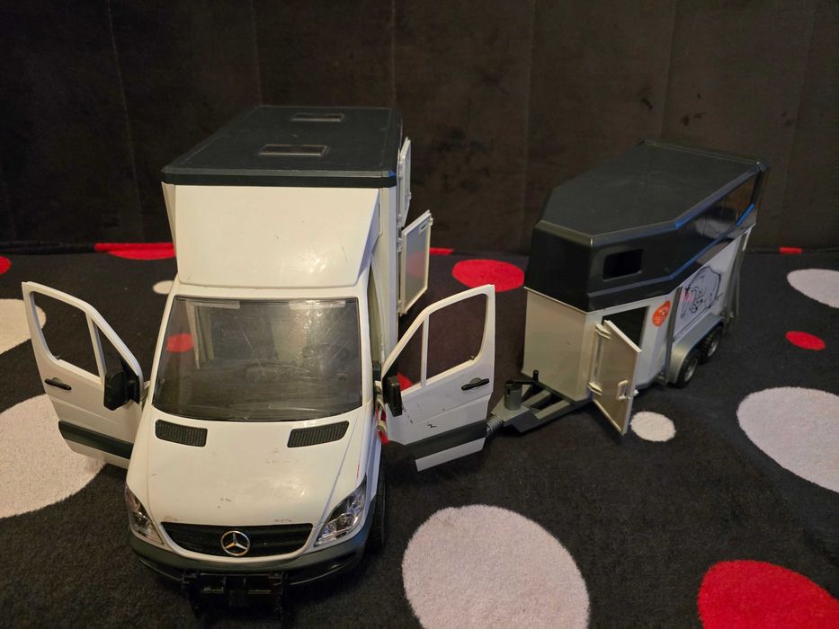 Bruder 02533 MB Sprinter do przewozu koni z przyczepą