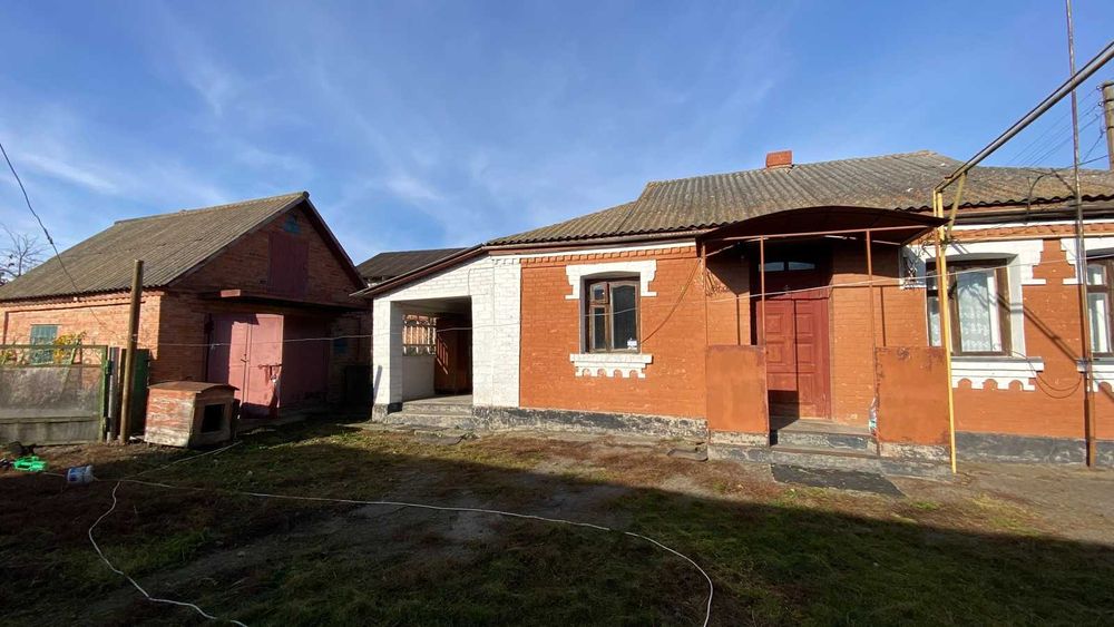 Продається будинок у центрі села Приборівка