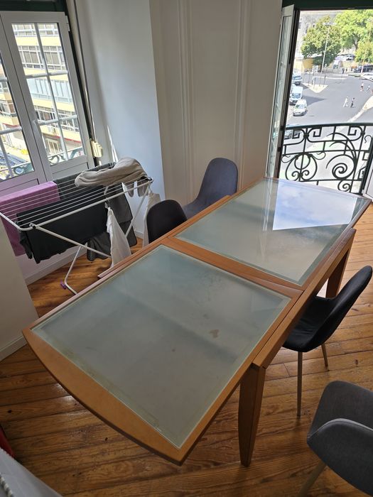 Mesa de jantar extensora c/ 4 cadeiras