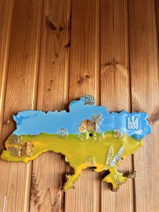 Годинник ручної роботи з епоксидної смоли. Карта України