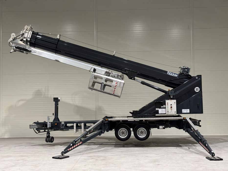 Dźwig dekarski Böcker AHK 36/2400 żuraw ciesielski