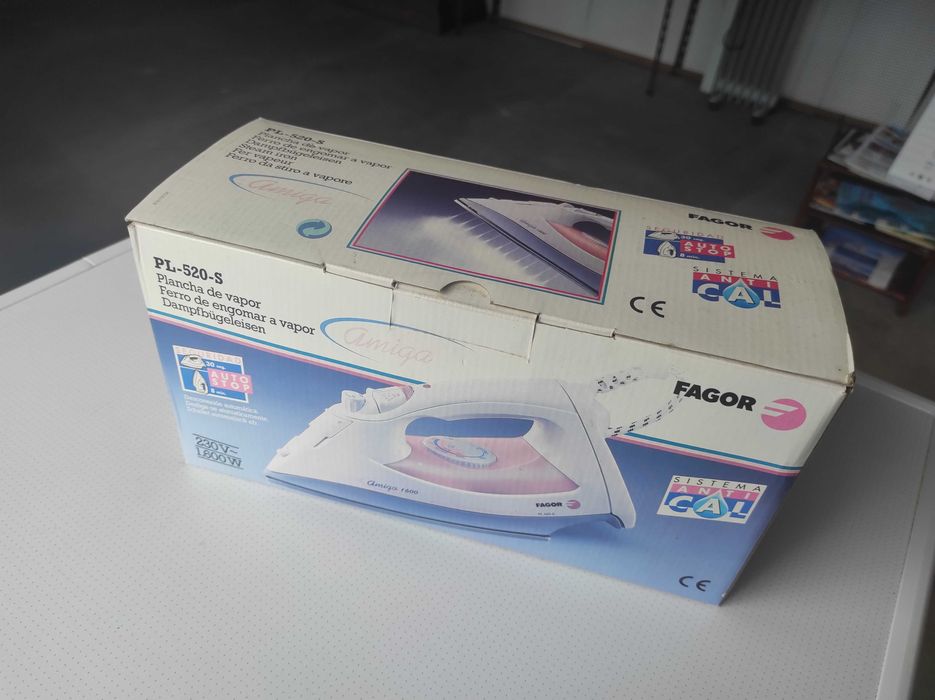 SUPER PREÇO - Ferro de passar a vapor NOVO