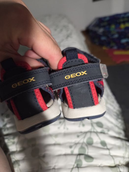 Vendo sandálias/sapatos  de bebe Geox