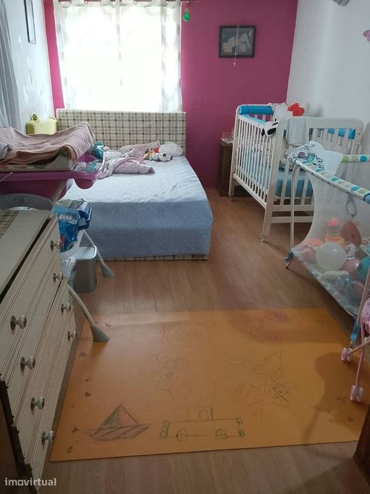 Casa com 2 quartos, arrumo   e lugar de estacionamento