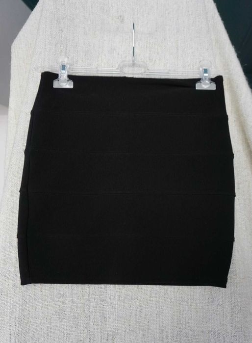 Spódniczka mini czarna mała 36 S bandażowa obcisła krótka 2KY