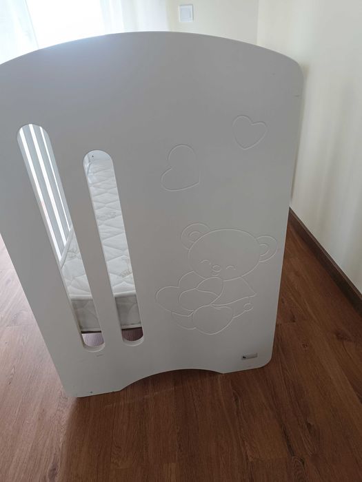 Cama Bebé+Colchão em bom estado
