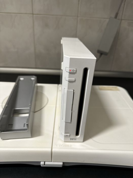 Nintendo Wii Completa + Balance Board + Wii Fit Plus + 2 Comandos