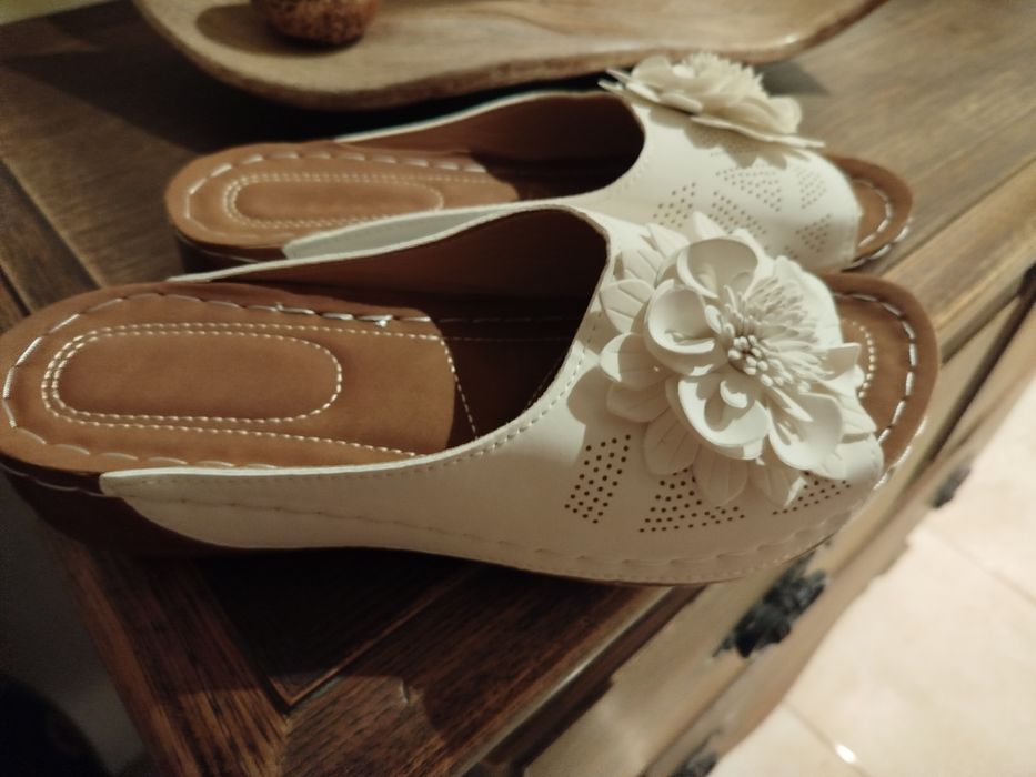 Chinelos bege novos n.38