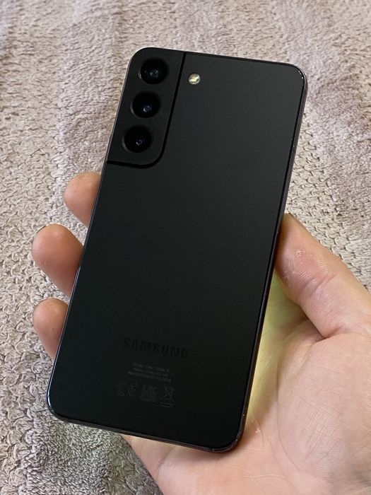 Телефон Samsung Galaxy S22