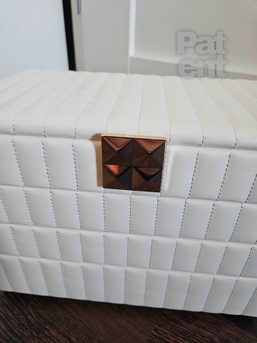 Duża biała pikowana szkatułka na biżuterię 4 poziomy z lusterkiem