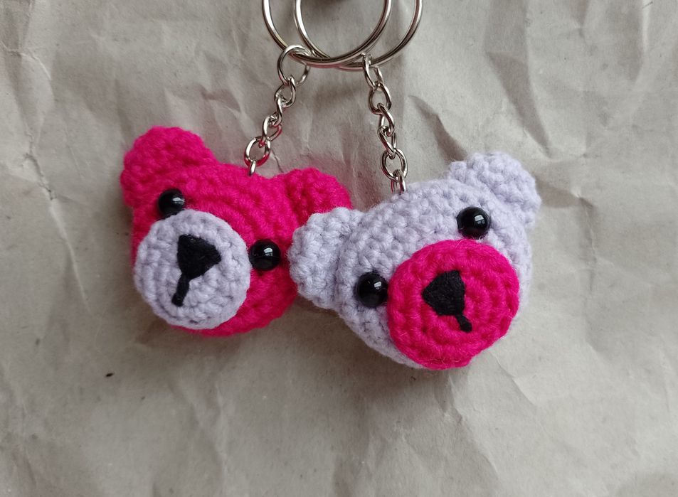 Brelok. Głowa misia. Na szydełku