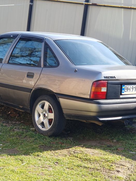 Продам автомобиль Опель Вектра,,А  механика 1.6 бензин