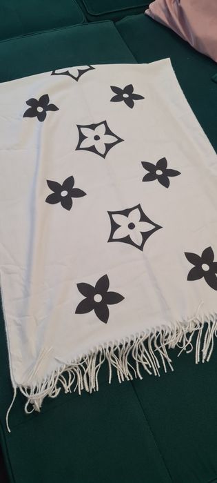 Milutki Biały szalik