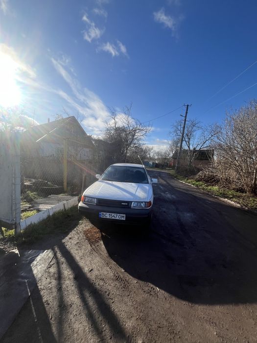 Продам машину мазда 323  цена по состоянию 20000