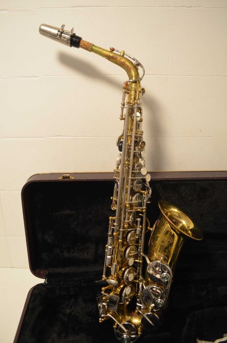 Vendo Sax Alto  Com Estojo
