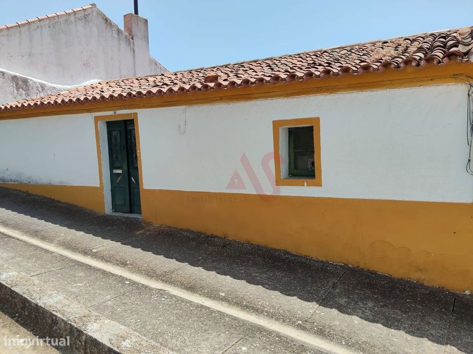 Moradia T3 Térrea para Restaurar em Santo Aleixo da Restauração – Mour — Safara E Santo Aleixo Da Restauração, Beja