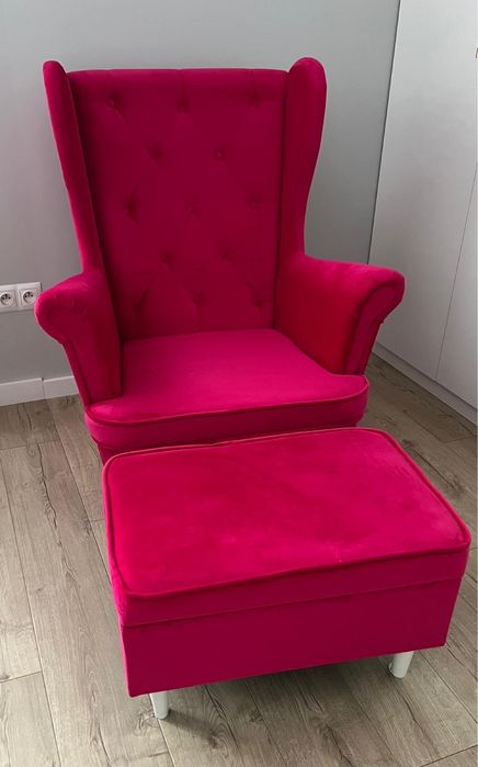 Fotel Uszak z podnozkiem malina/fuksja
