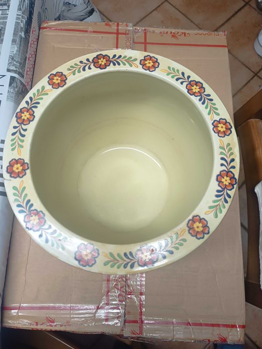 Vaso cachepot com pintura em relevo