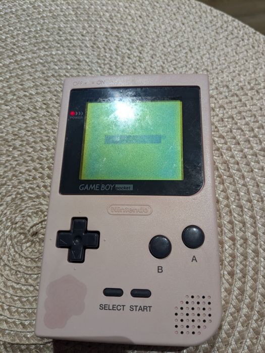 Game Boy Pocket w różowej obudowie