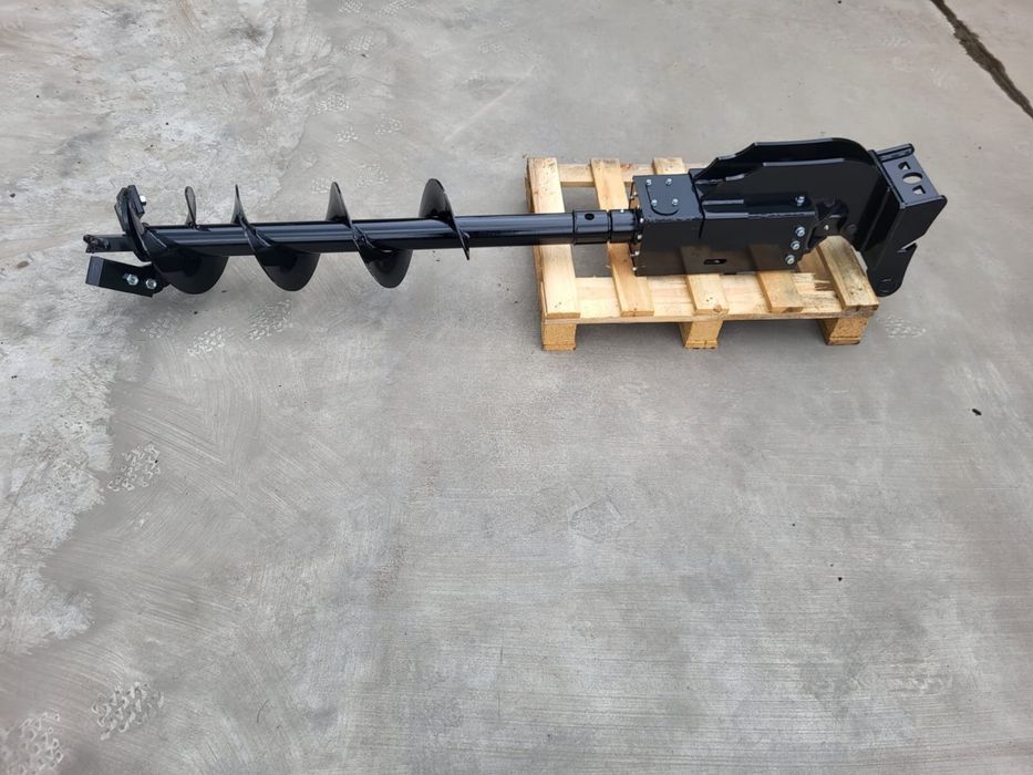 Wiertnica glebowa z silnikiem hydraulicznym