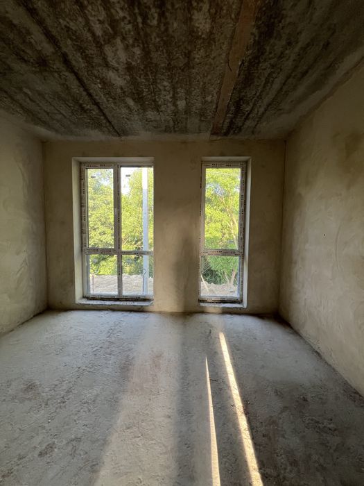 Будинок з терасою та земельною ділянкою  4 сотки