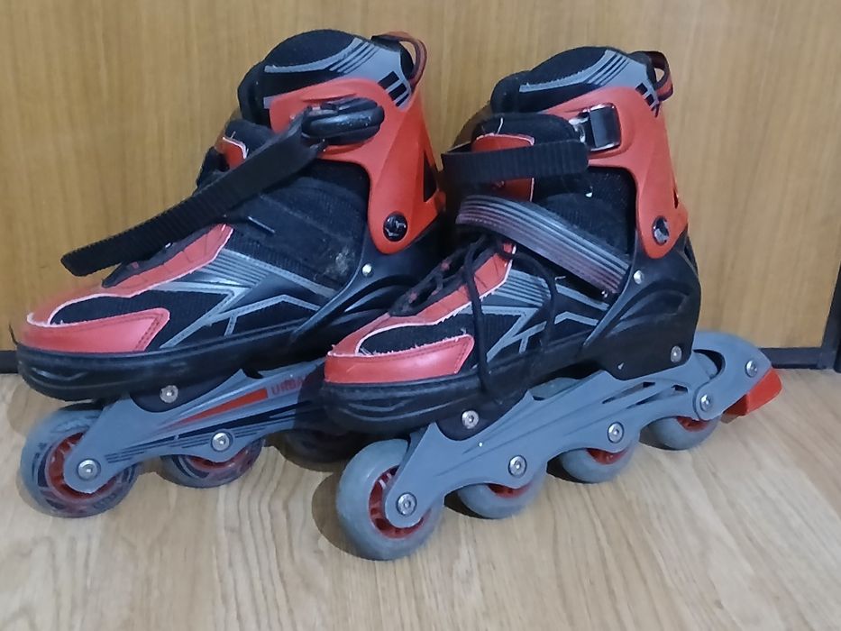 Patins em linha excelente estado do n.37 ao n.40 mais capacete.

Negóc