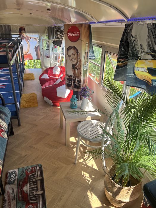 SKORZĘCIN noclegi w amerykanskim kamperze wolne pokoje SCOOL BUS